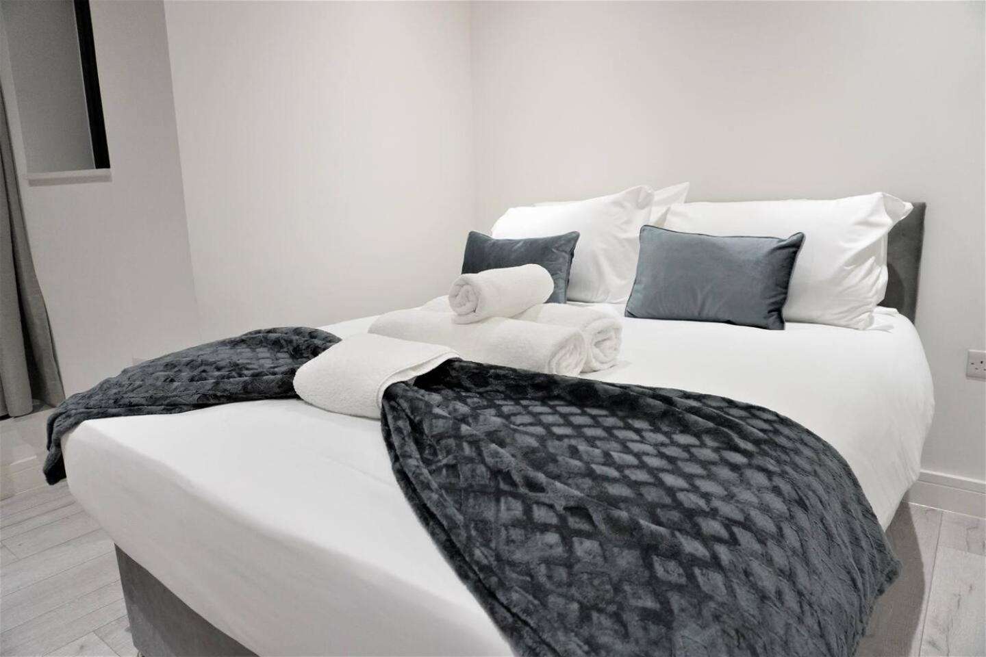 Apartahotel Queens Luxury Wembley Stadium - *